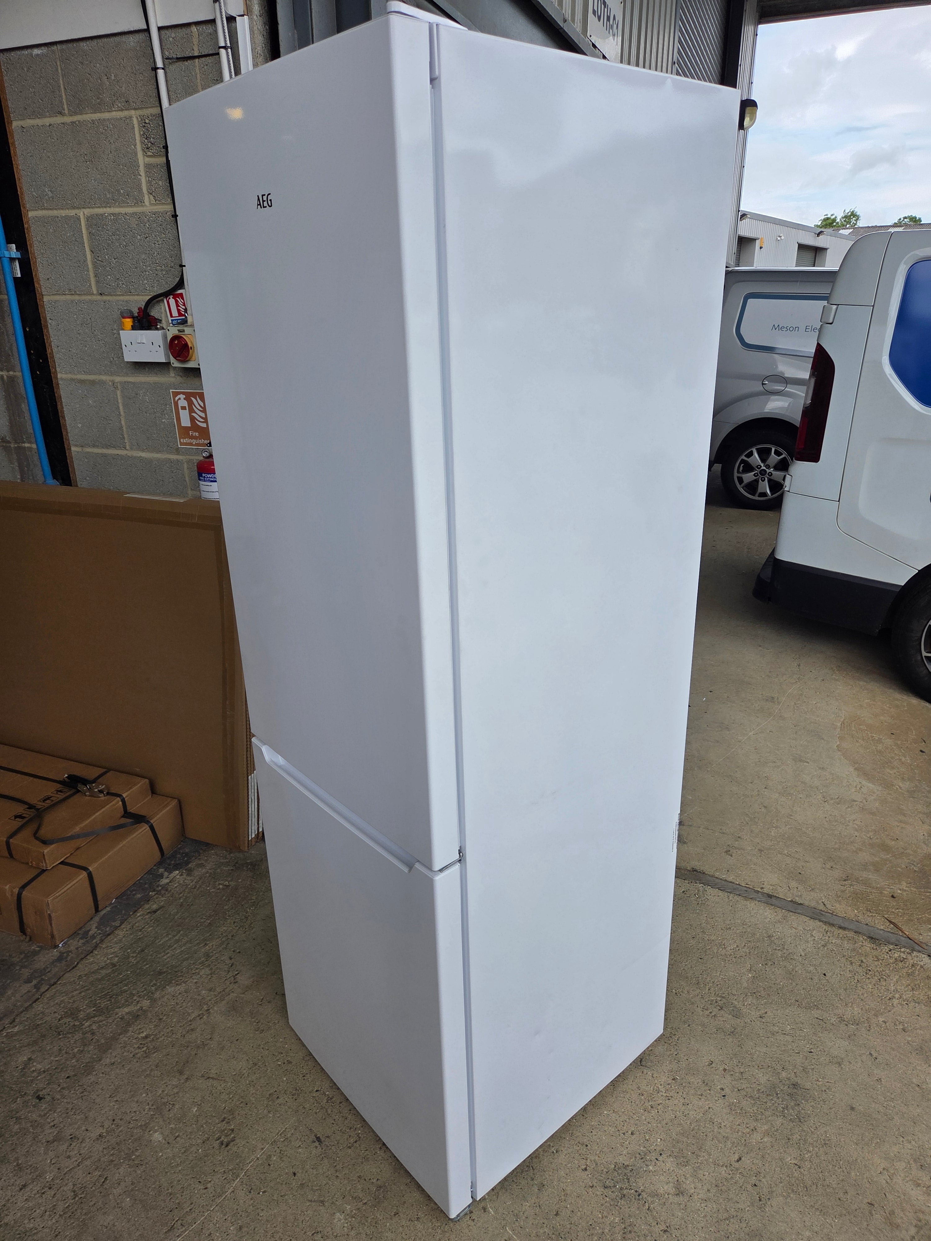 AEG ORC5S331EW 70/30 Fridge Freezer