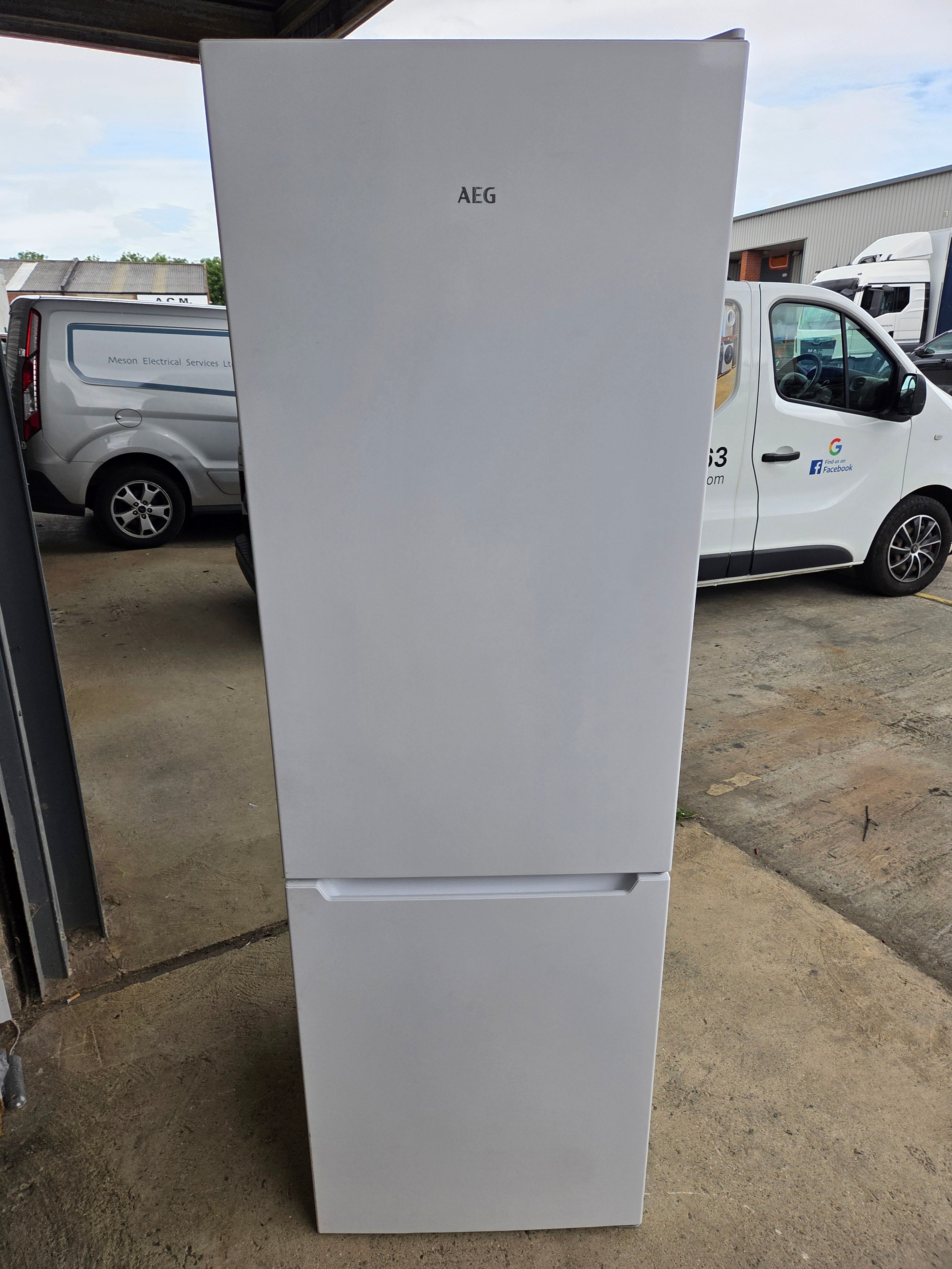 AEG ORC5S331EW 70/30 Fridge Freezer