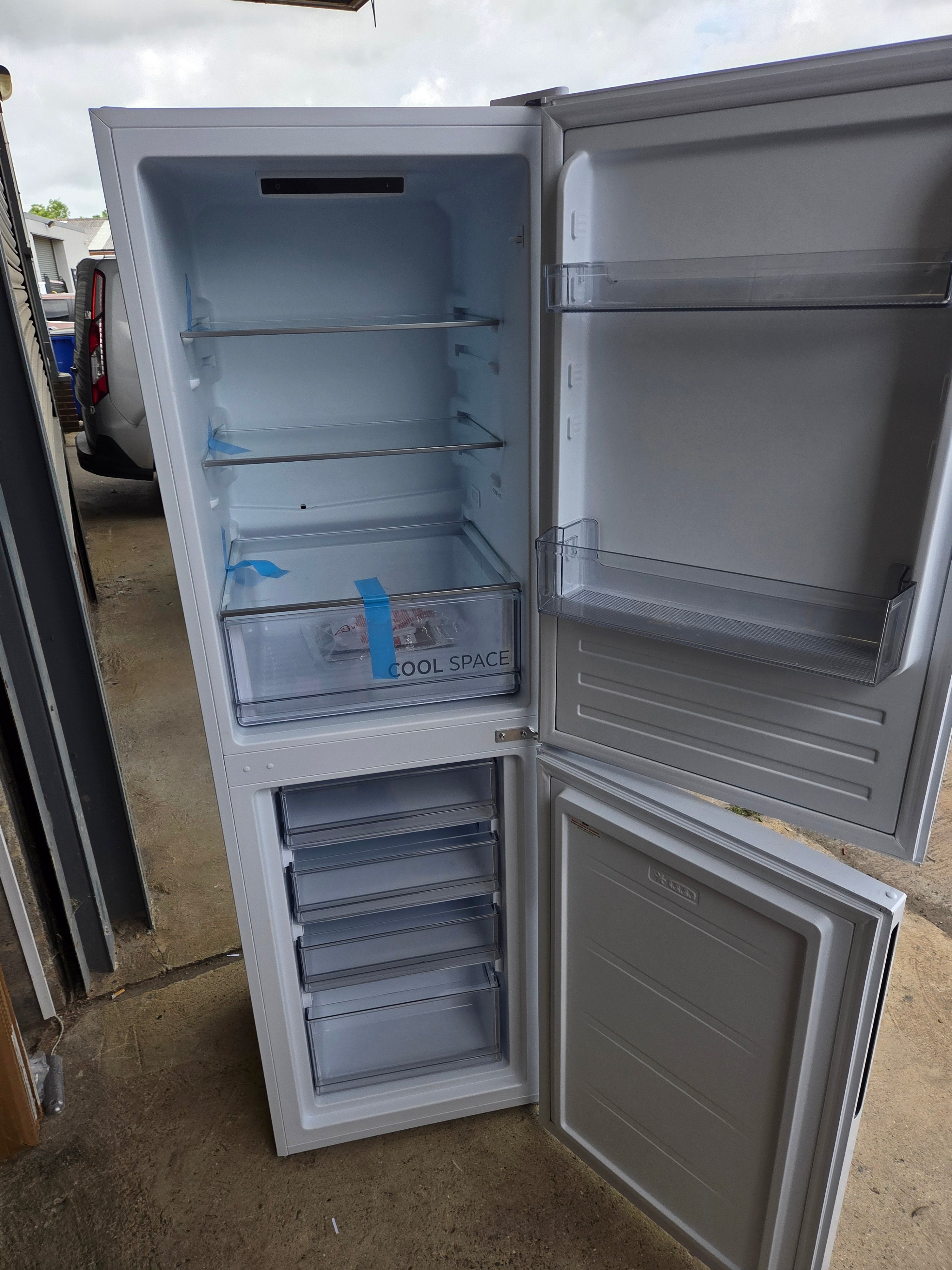 HOOVER HOCT3L517EWK 50/50 Fridge Freezer