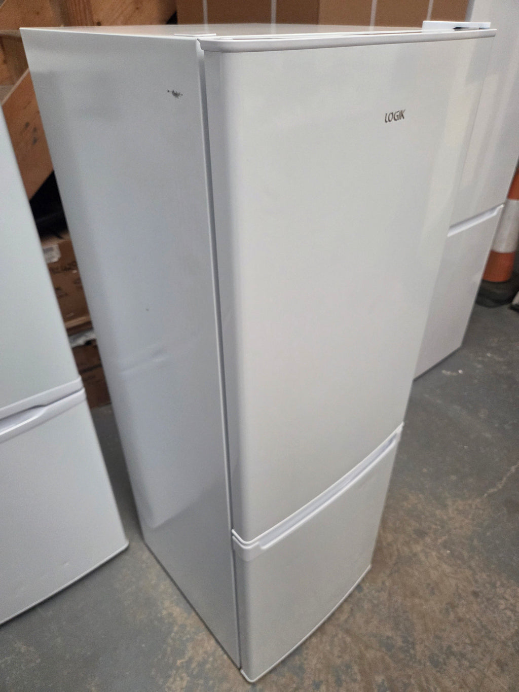 Logik L50BW23 60/40 Fridge Freezer – White