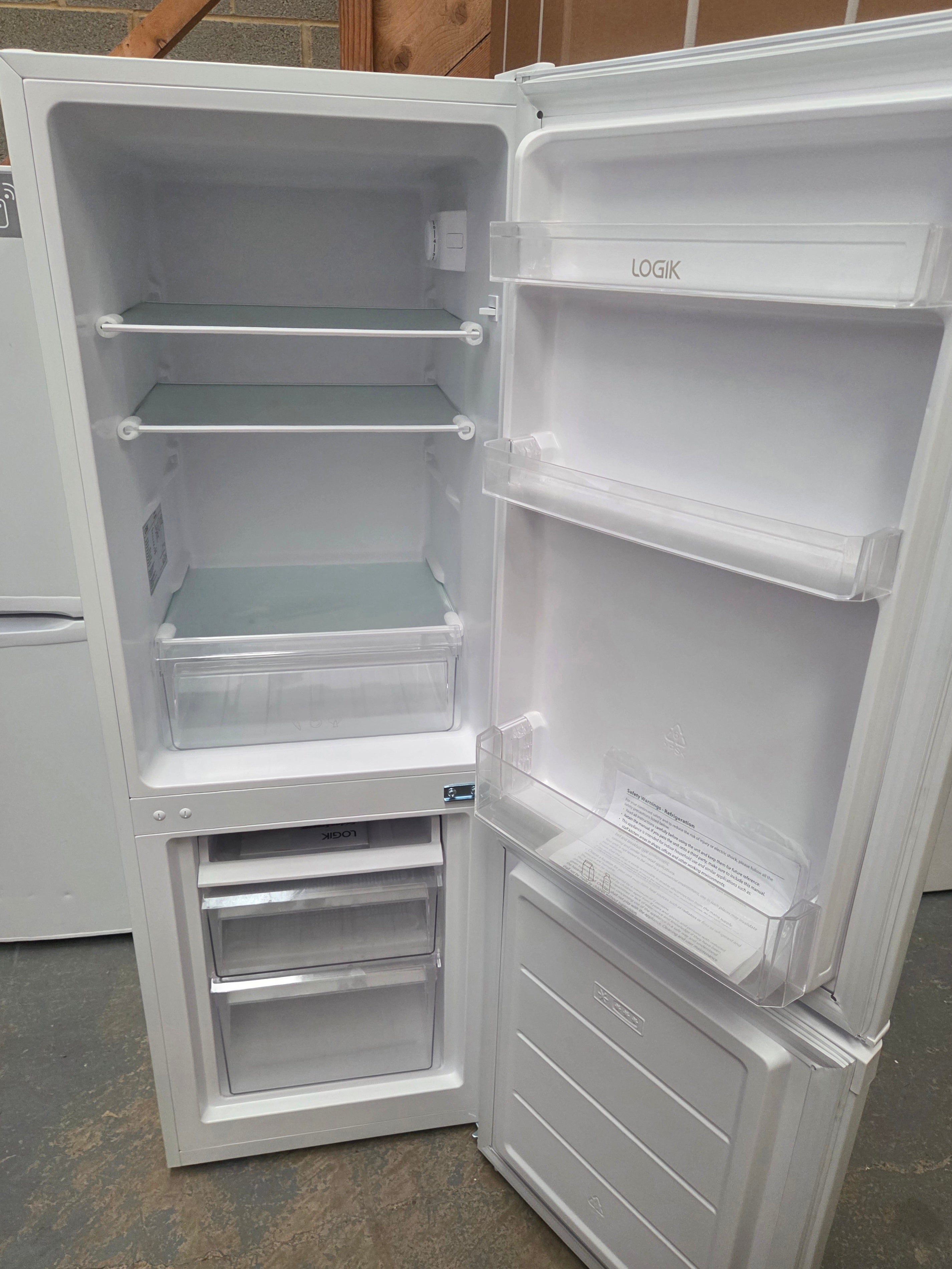 Logik L50BW23 60/40 Fridge Freezer – White