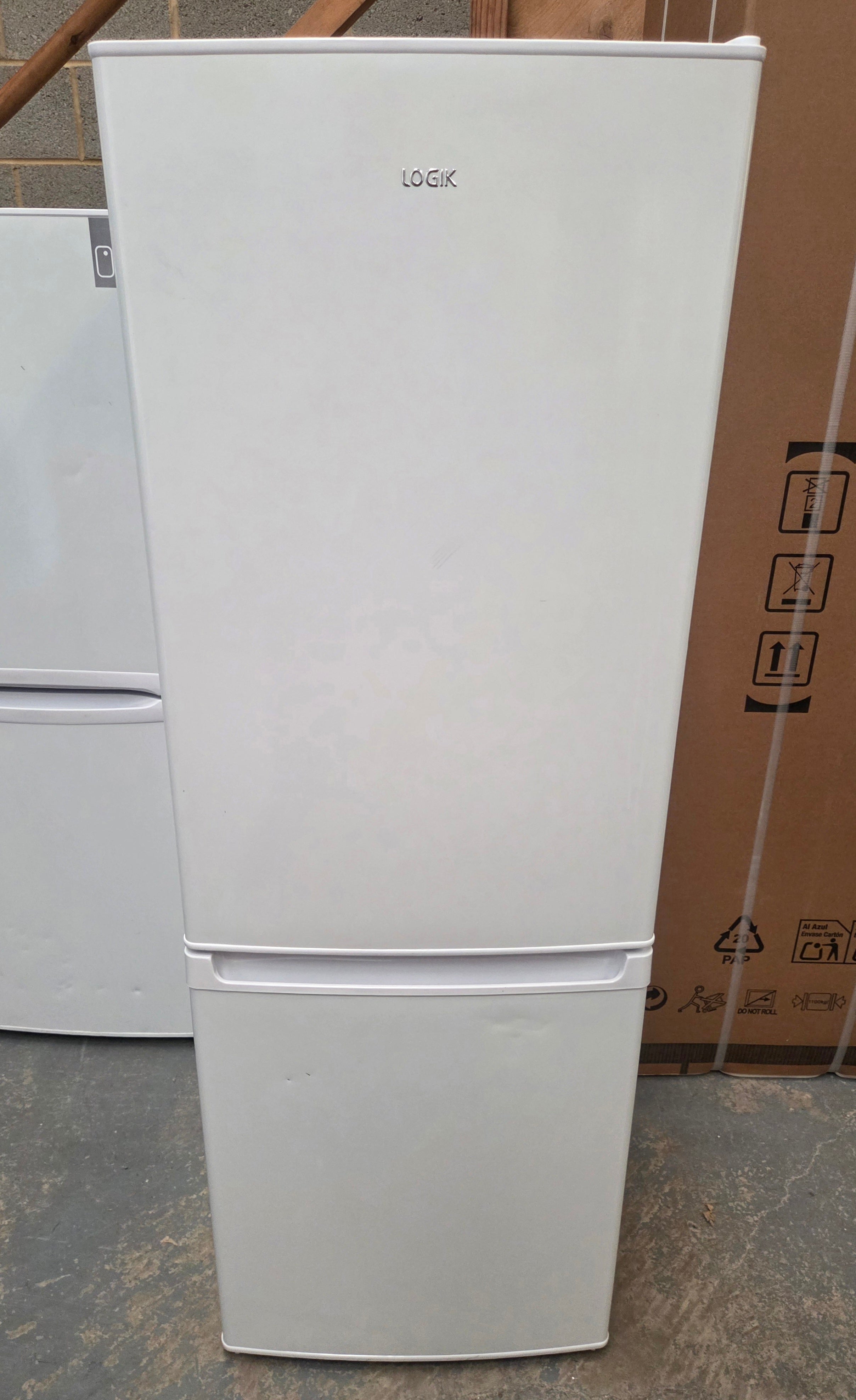 Logik L50BW23 60/40 Fridge Freezer – White