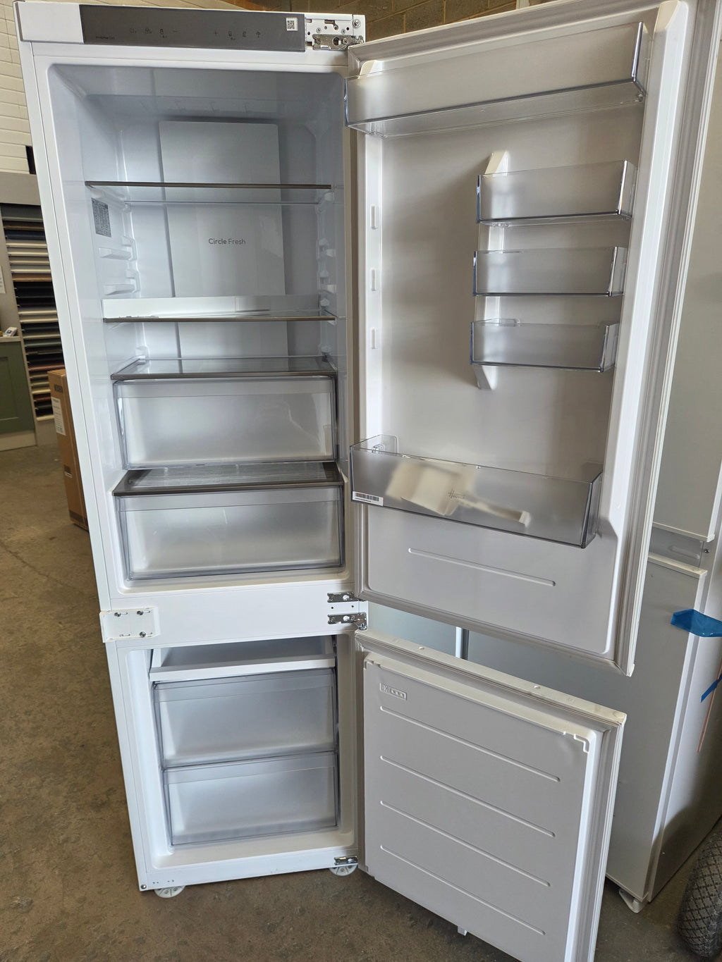 Hoover HONBQT3518EK Integrated 70/30 No Frost Fridge Freezer
