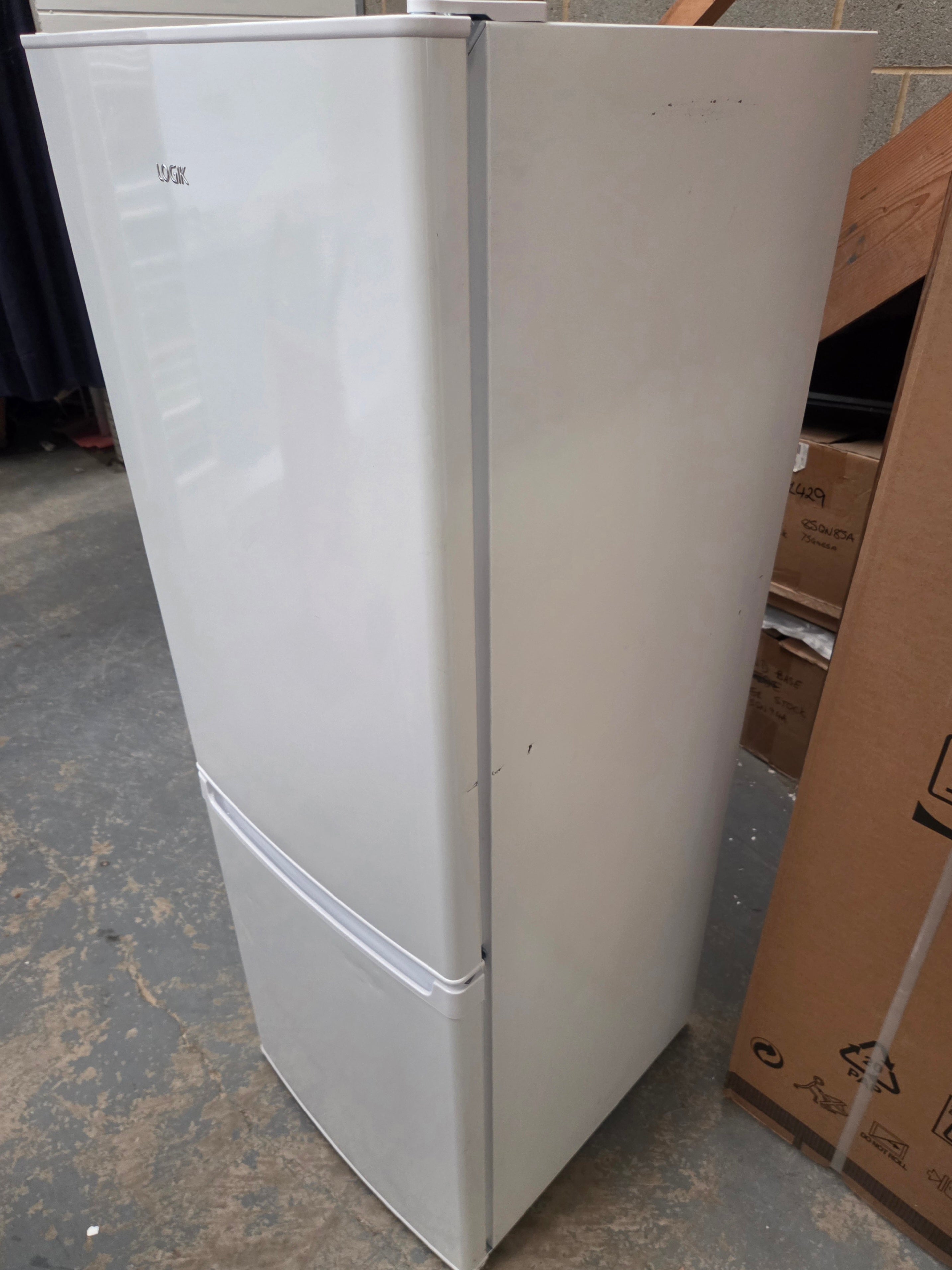 Logik L50BW23 60/40 Fridge Freezer – White
